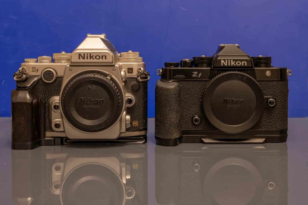 Lustrzanka vs Bezlusterkowiec: Który aparat wybrać w 2026?